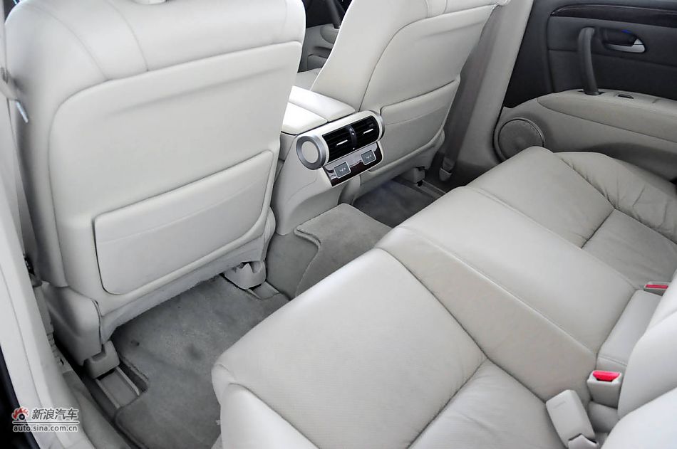 2010款讴歌RL实拍