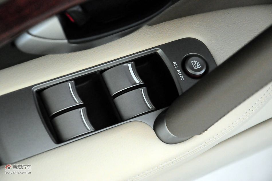 2010款讴歌RL实拍