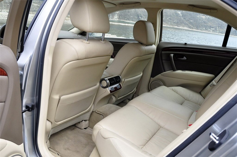 09款 3.7 AWD 外观