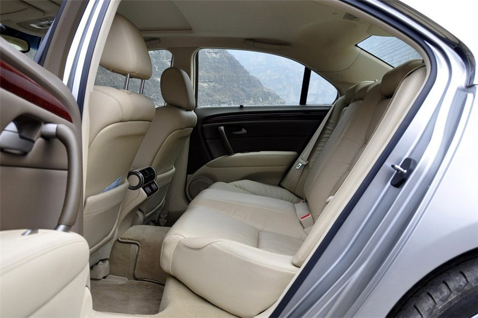 09款 3.7 AWD 外观