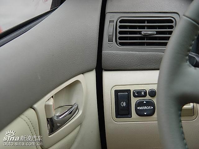 比亚迪F3尊贵款内饰