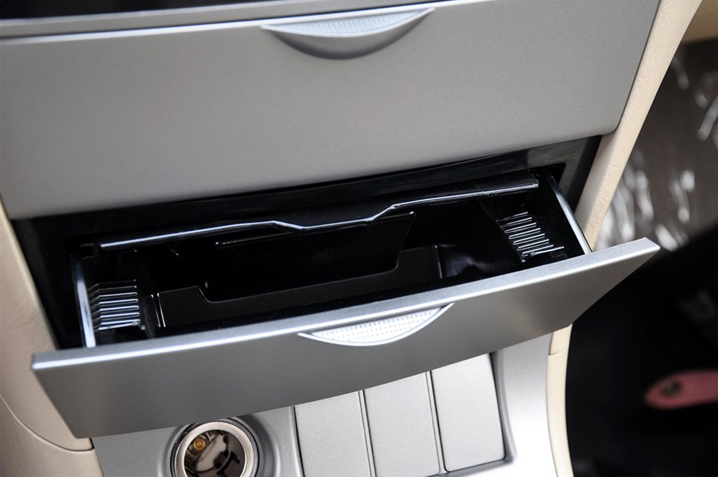 2013款 1.5L AT 标准型 内饰