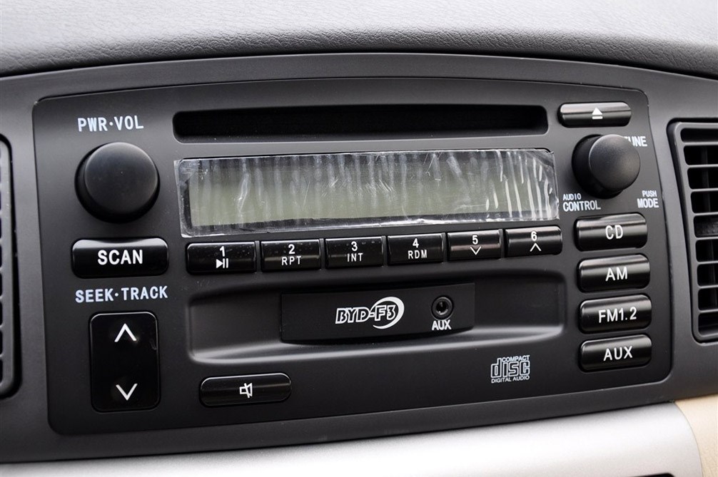 2013款 1.5L AT 标准型 内饰