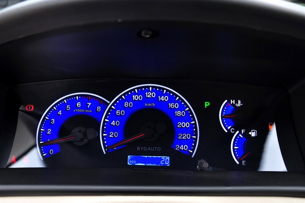 2013款 1.5L AT 标准型 内饰