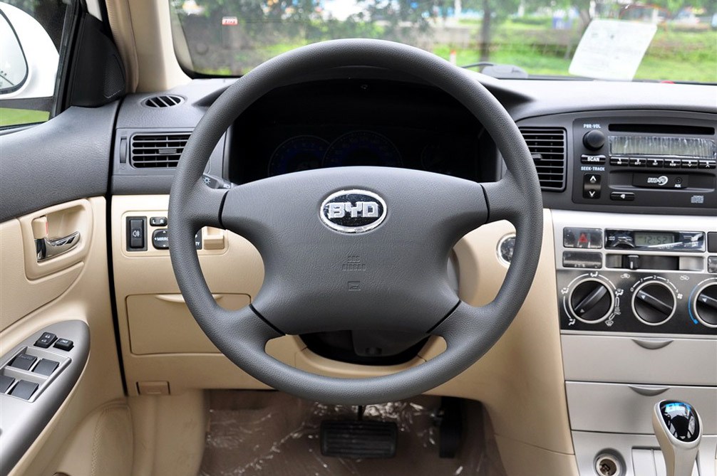 2013款 1.5L AT 标准型 内饰