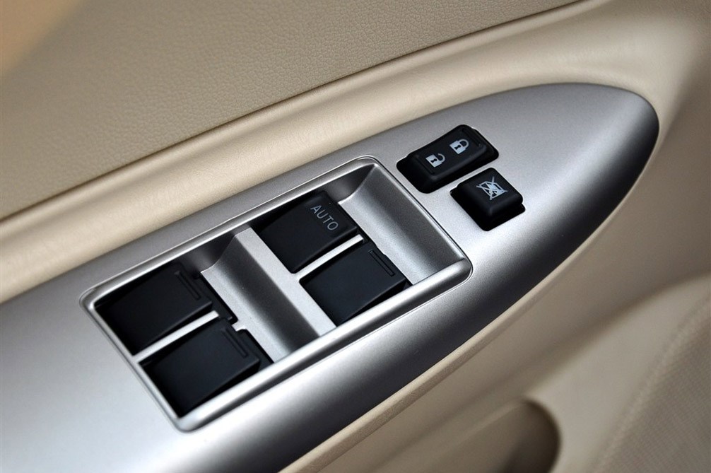 2013款 1.5L AT 标准型 座椅空间