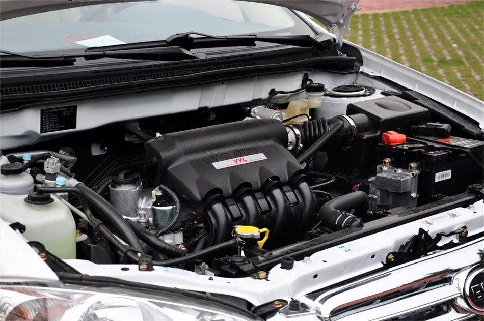 2013款 1.5L AT 标准型 引擎底盘