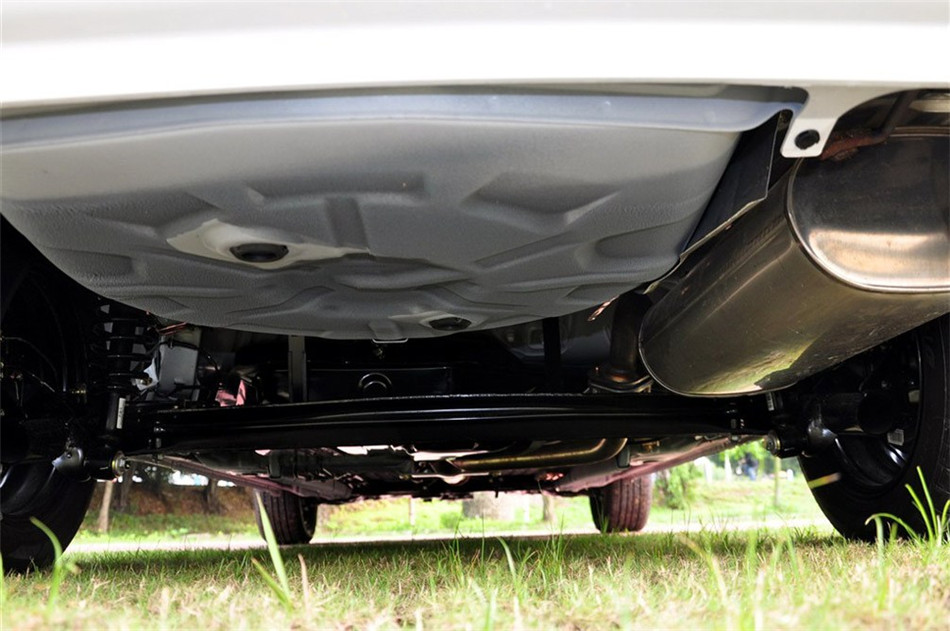 2013款 1.5L AT 标准型 引擎底盘