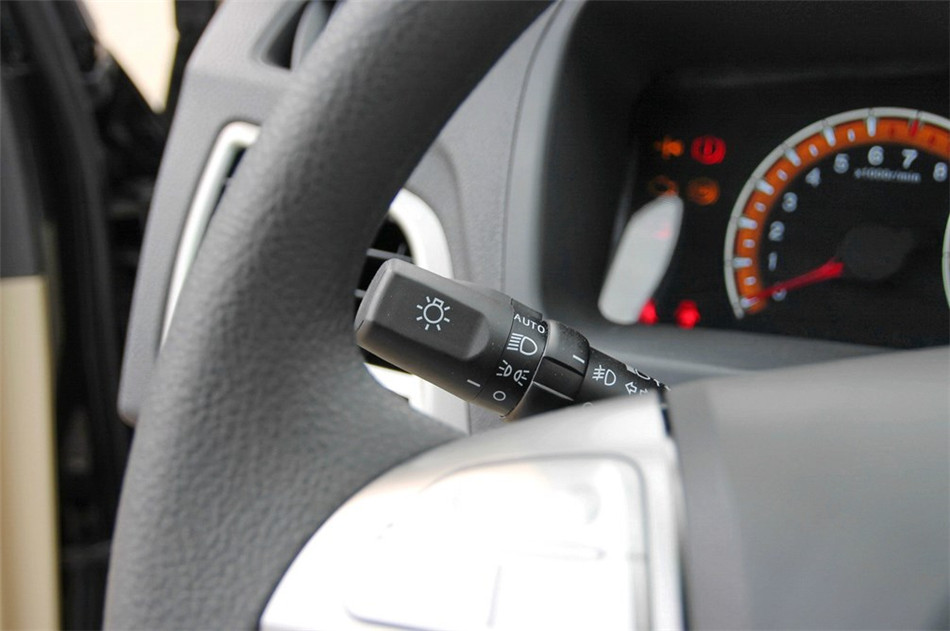 比亚迪F3 2014款 1.5L MT 尊贵型 内饰