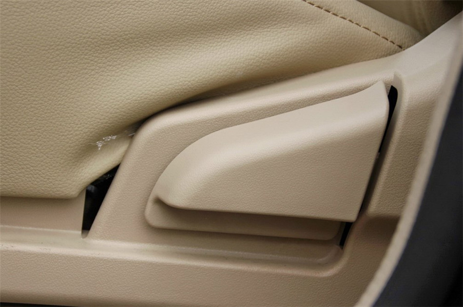 比亚迪F3 2014款 1.5L MT 尊贵型 座椅空间