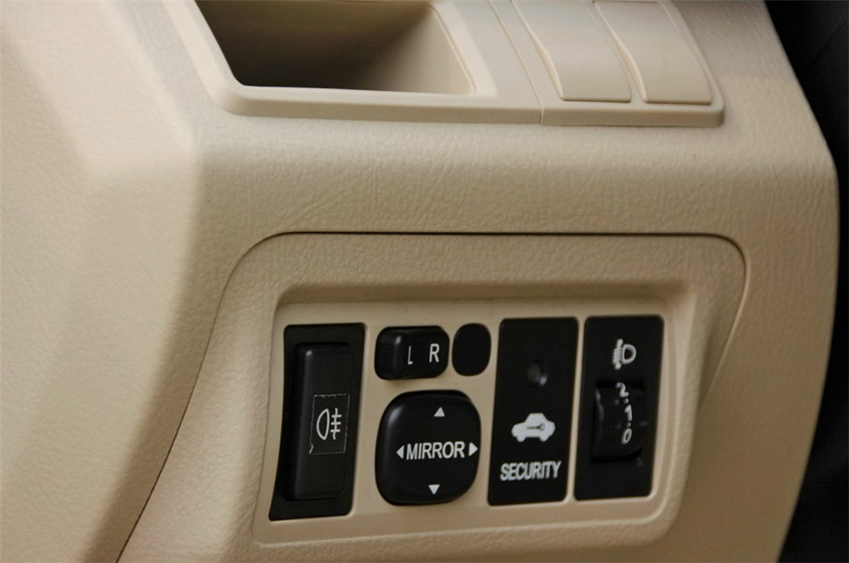 比亚迪F3 2014款 1.5L MT 尊贵型 座椅空间