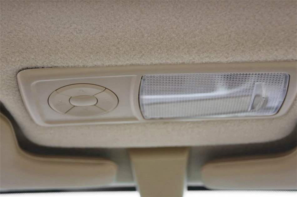 比亚迪F3 2014款 1.5L MT 尊贵型 座椅空间