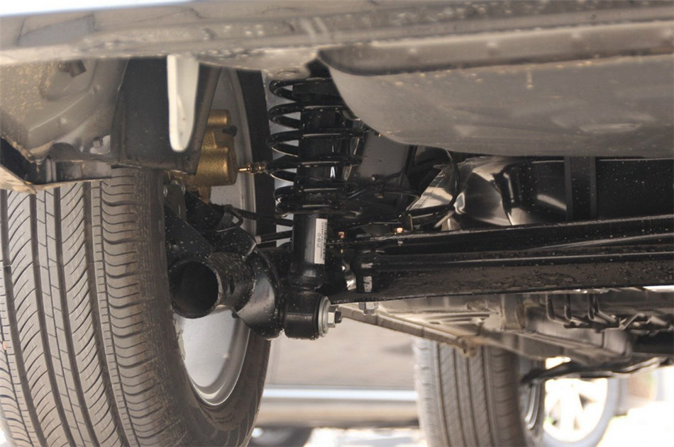 比亚迪F3 2014款 1.5L MT 尊贵型 引擎底盘