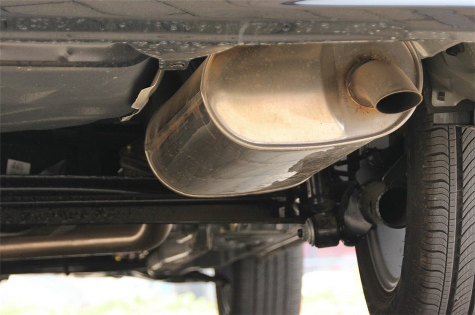 比亚迪F3 2014款 1.5L MT 尊贵型 引擎底盘