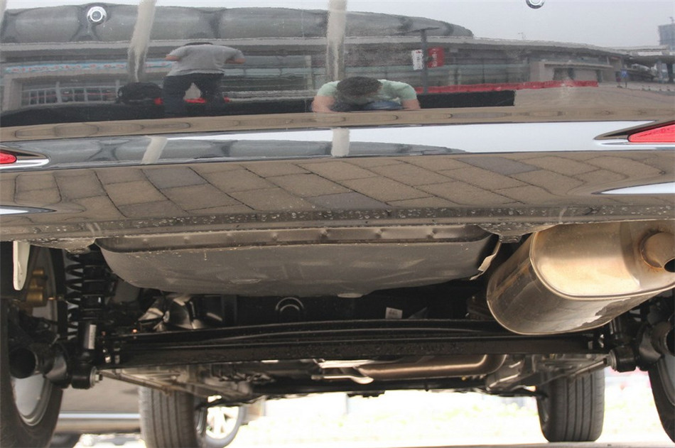 比亚迪F3 2014款 1.5L MT 尊贵型 引擎底盘