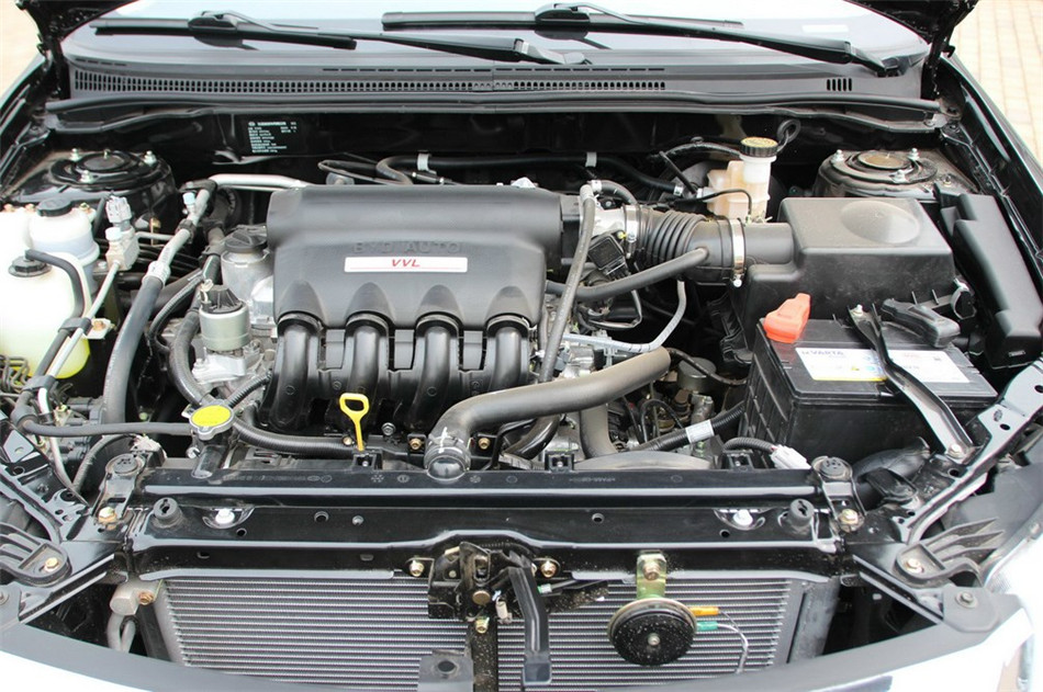 比亚迪F3 2014款 1.5L MT 尊贵型 引擎底盘