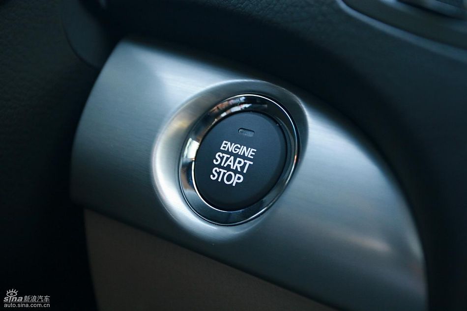 起亚全新索兰托