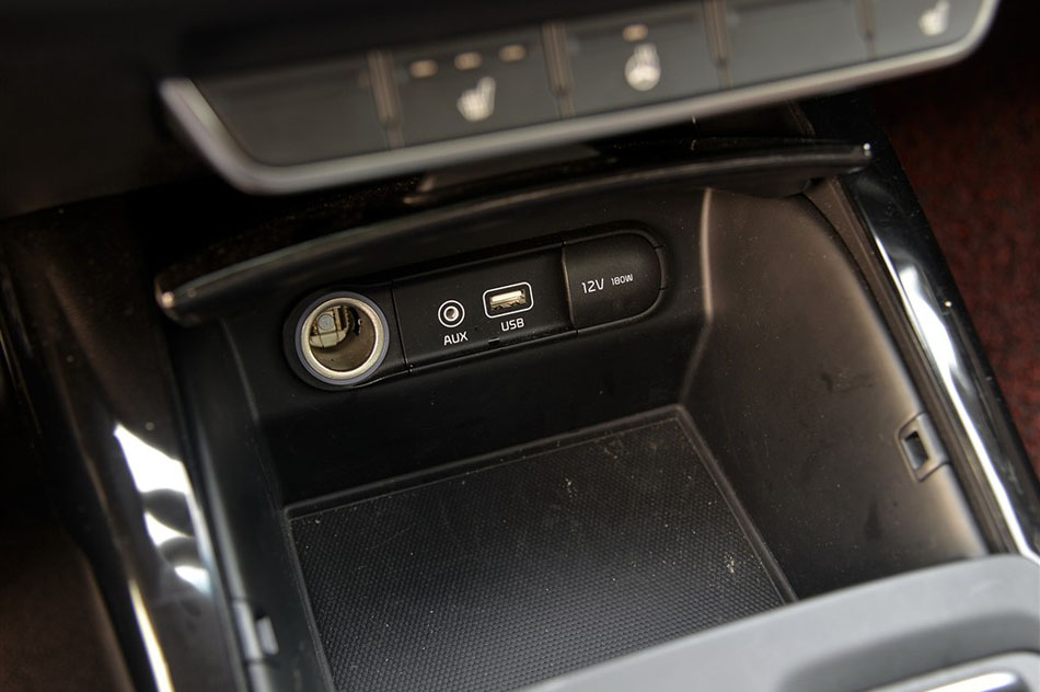 2015款 索兰托L 2.4L 汽油4WD精英版 7