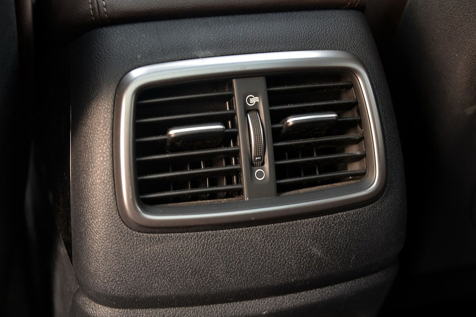 2015款 索兰托L 2.4L 汽油4WD精英版 7