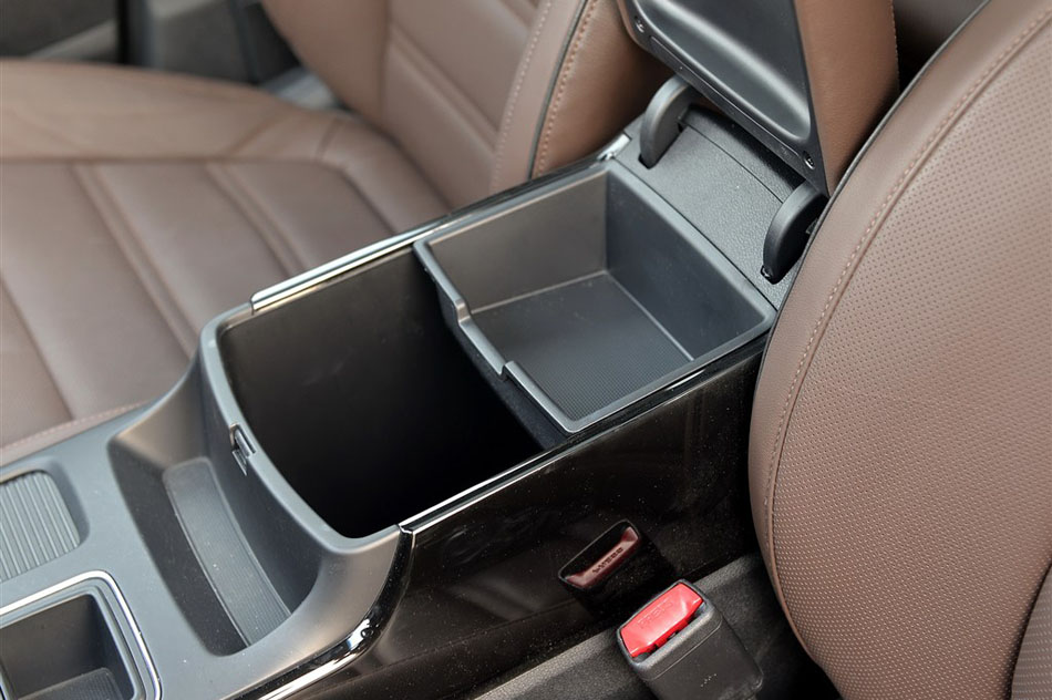 2015款 索兰托L 2.4L 汽油4WD精英版 7