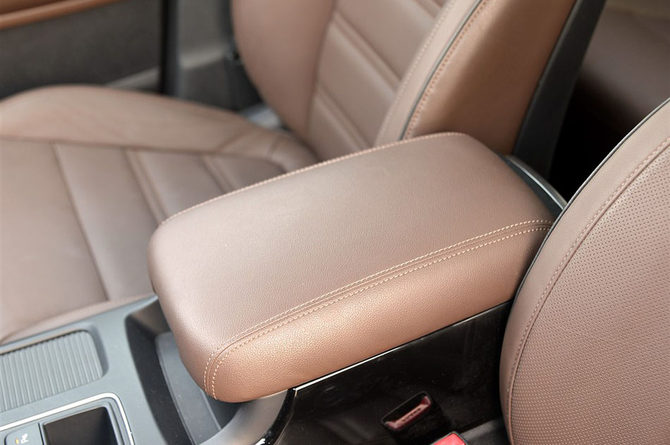 2015款 索兰托L 2.4L 汽油4WD精英版 7