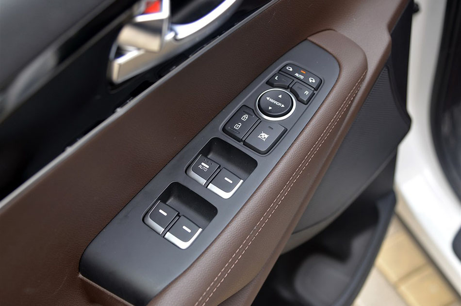 2015款 索兰托L 2.4L 汽油4WD精英版 7