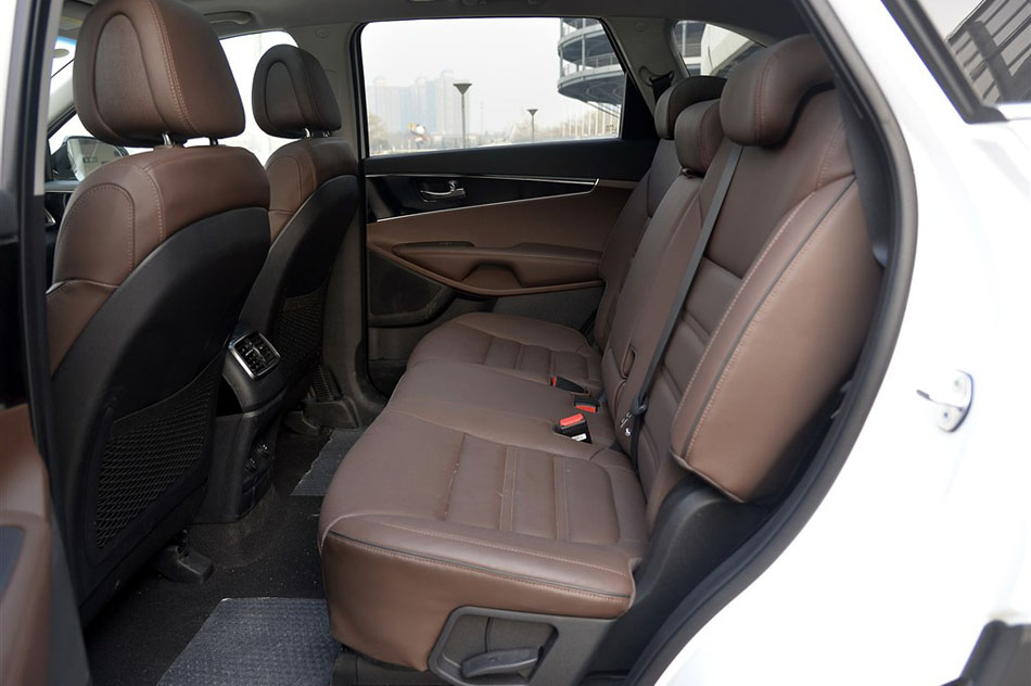 2015款 索兰托L 2.4L 汽油4WD精英版 7