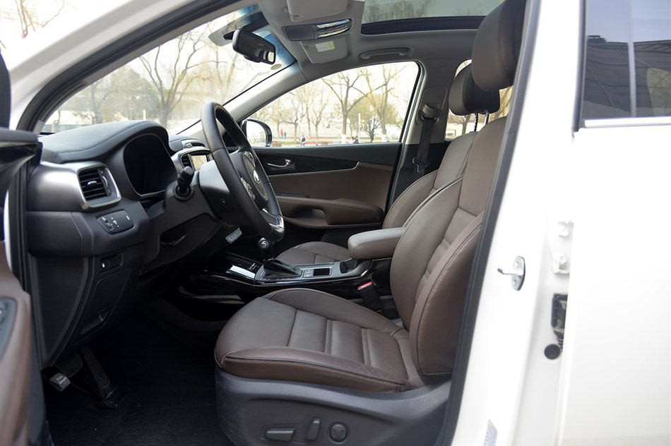 2015款 索兰托L 2.4L 汽油4WD精英版 7