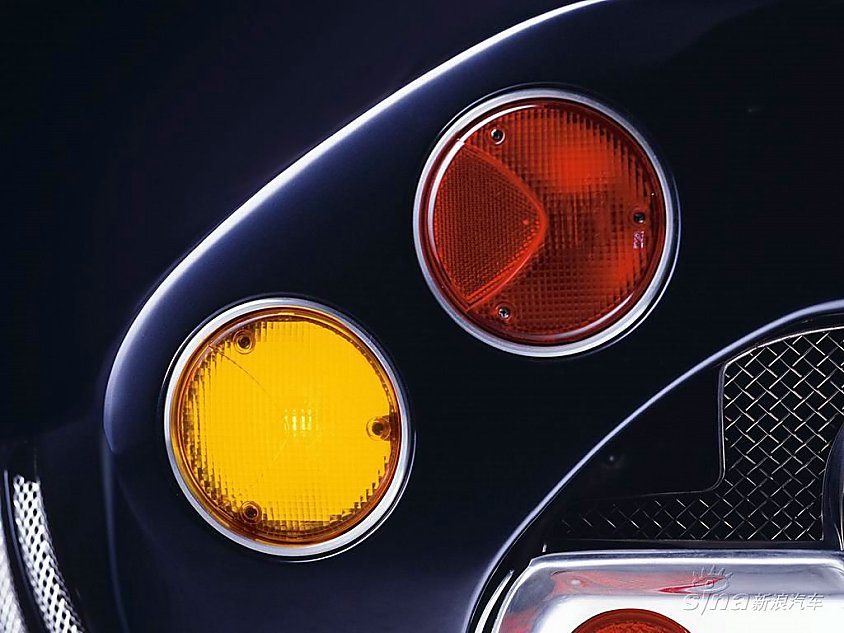 “世爵”SpykerC8 Laviolette型豪华跑车