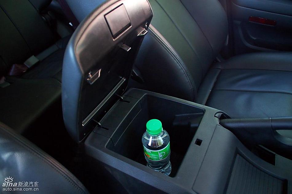 爱腾AD豪华型内饰