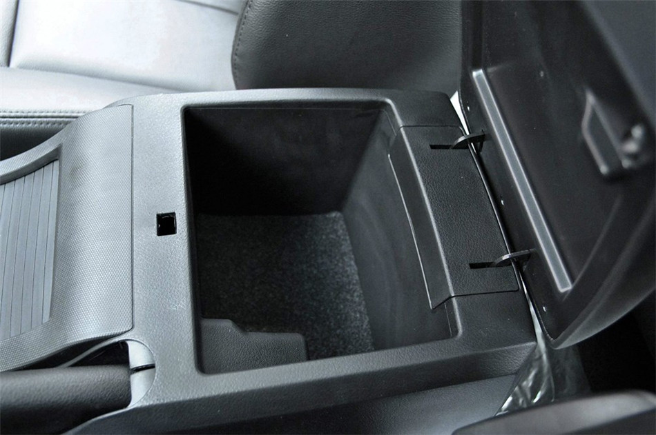 2011款爱腾2.3L自动汽油四驱豪华导航版