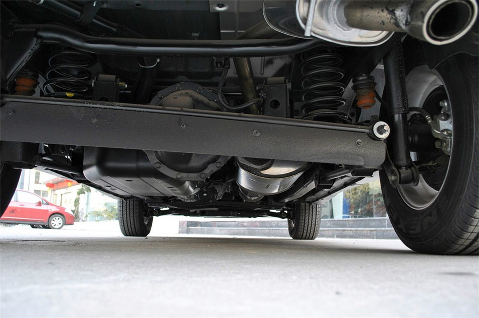 2011款爱腾2.3L自动汽油四驱豪华导航版