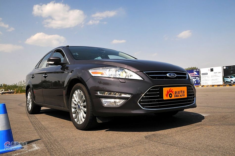 2011款蒙迪欧致胜外观