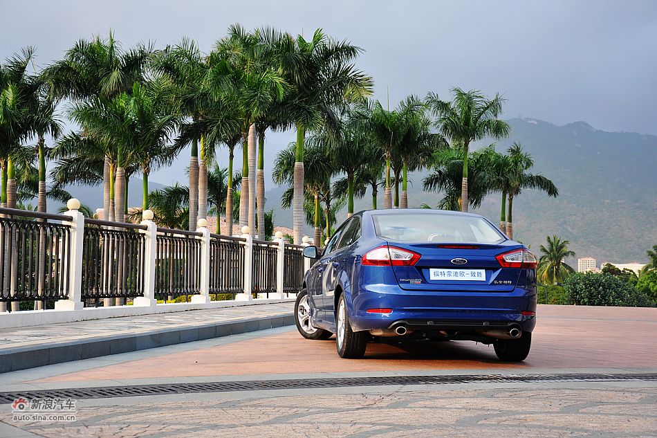 2011款蒙迪欧致胜外观