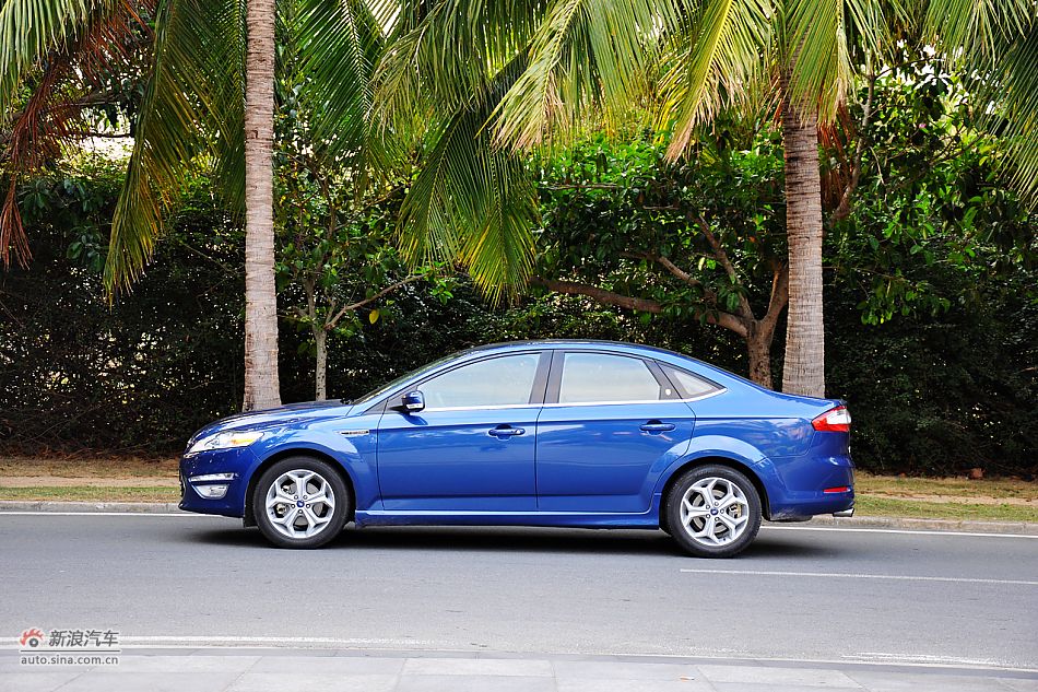 2011款蒙迪欧致胜外观