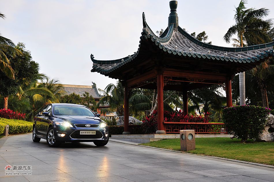 2011款蒙迪欧致胜外观