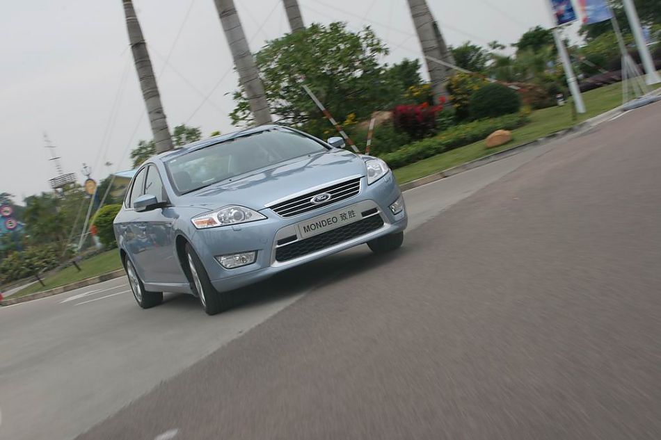 图为蒙迪欧致胜多角度动态实拍