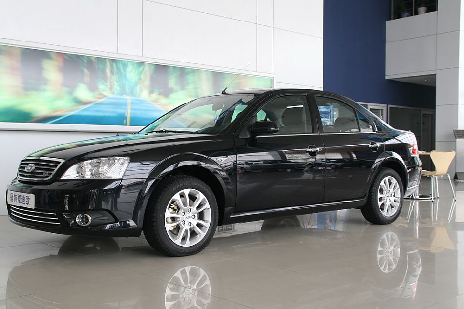 长安福特蒙迪欧外观