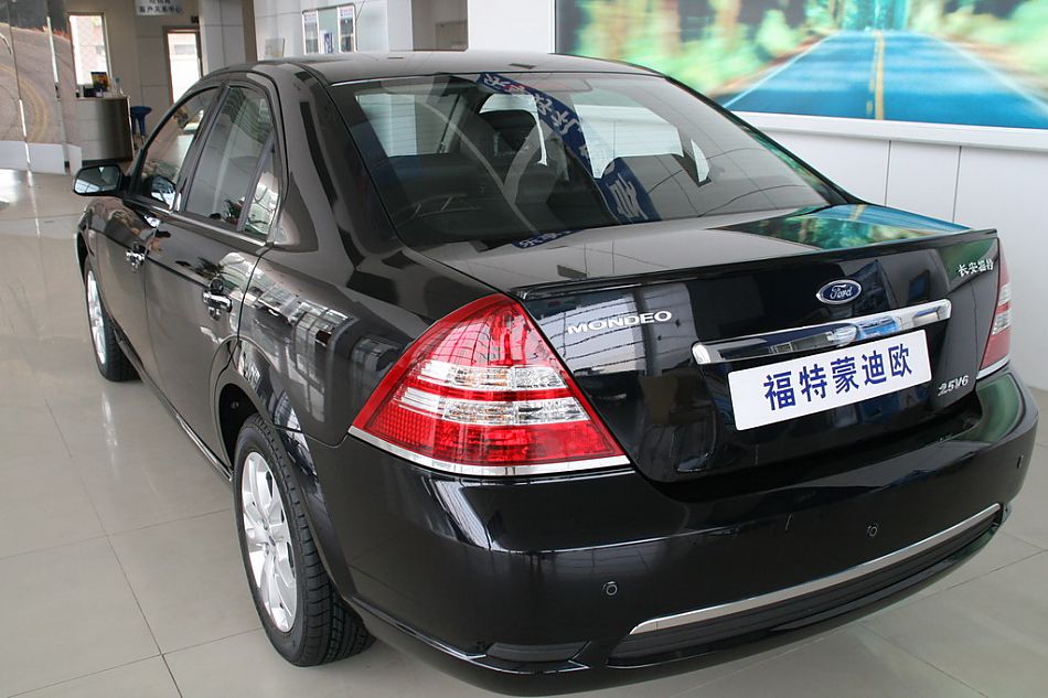 长安福特蒙迪欧尾部