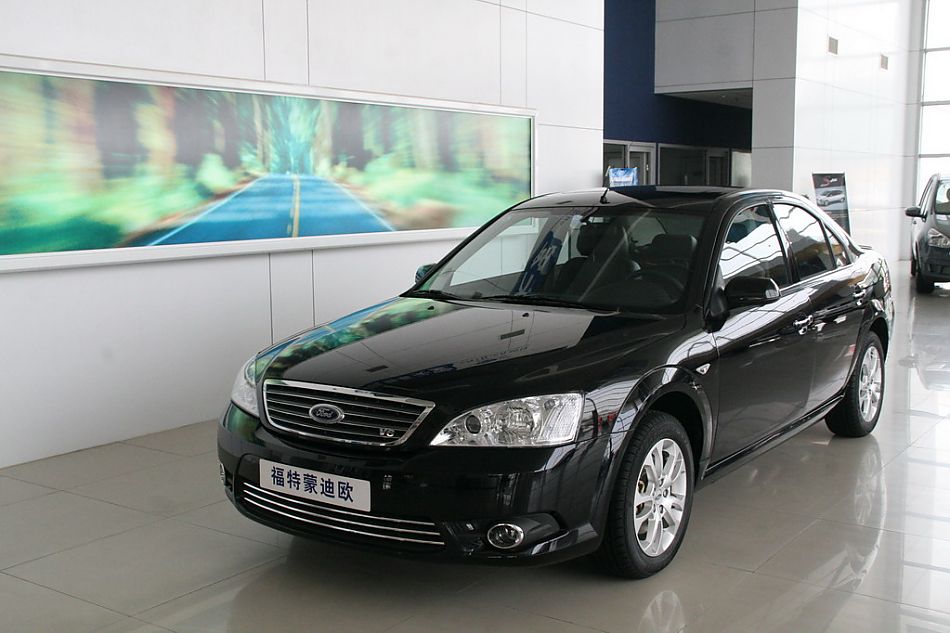 长安福特蒙迪欧前脸