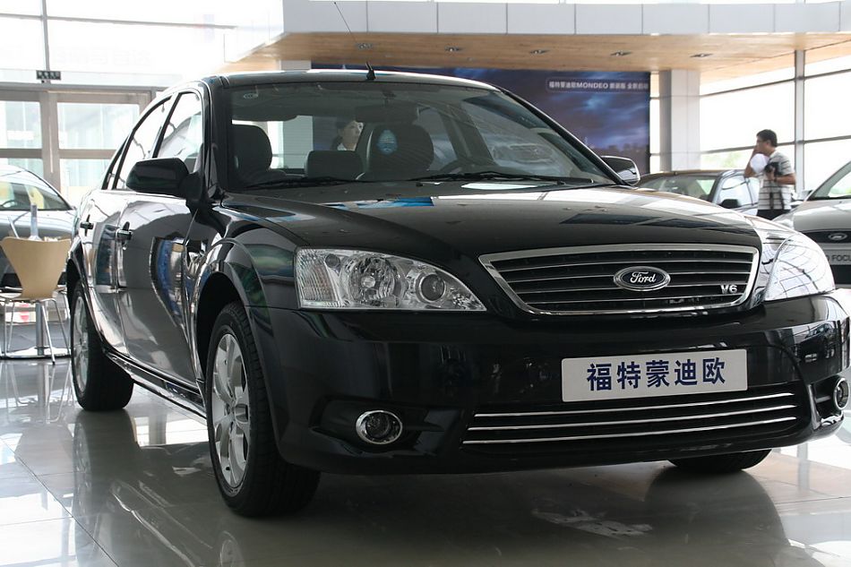 长安福特蒙迪欧前脸