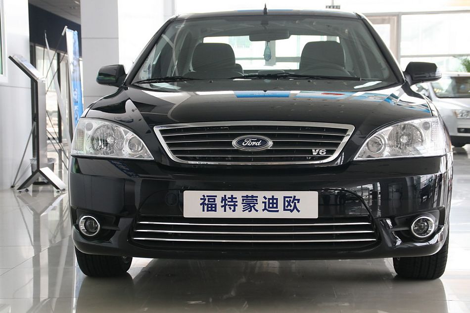 长安福特蒙迪欧前脸