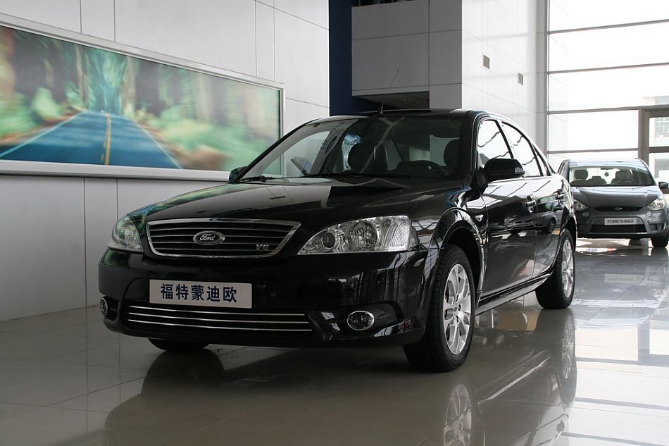 长安福特蒙迪欧前脸