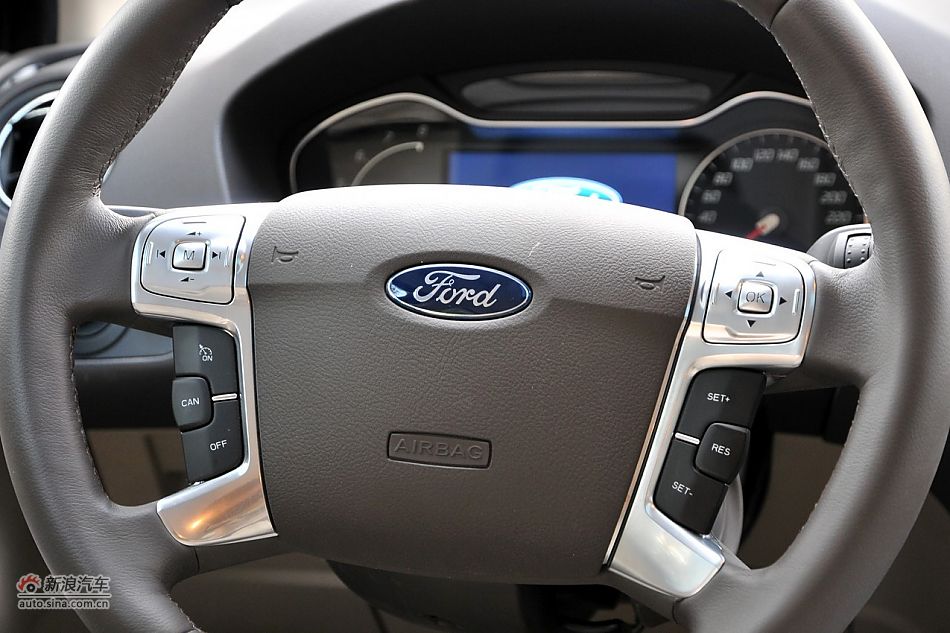 2011款蒙迪欧致胜内饰