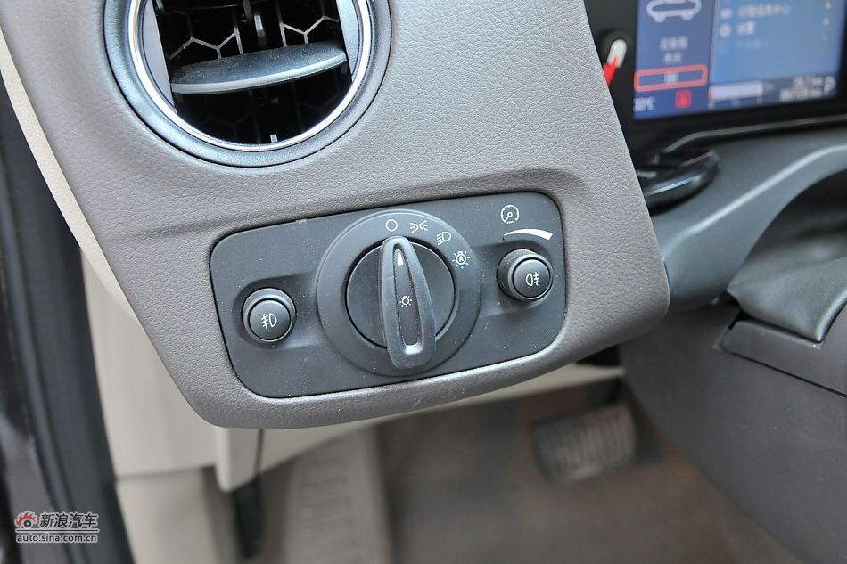 2011款蒙迪欧致胜内饰