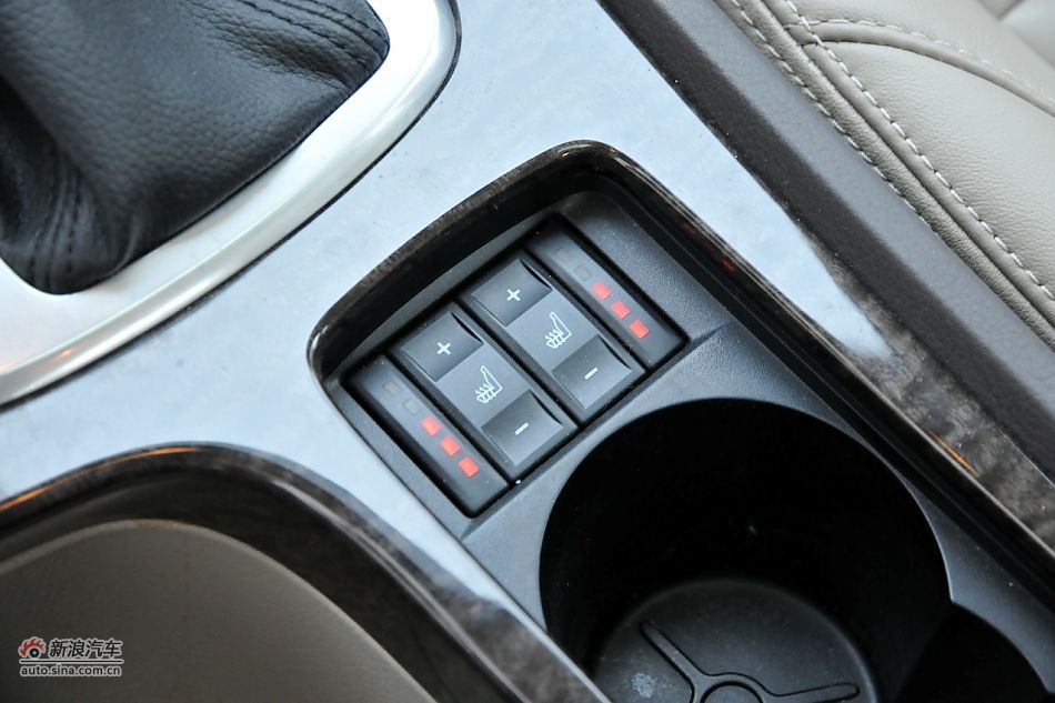 2011款蒙迪欧致胜内饰