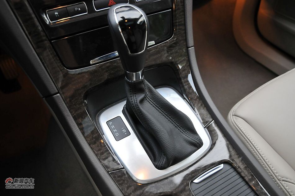 2011款蒙迪欧致胜内饰