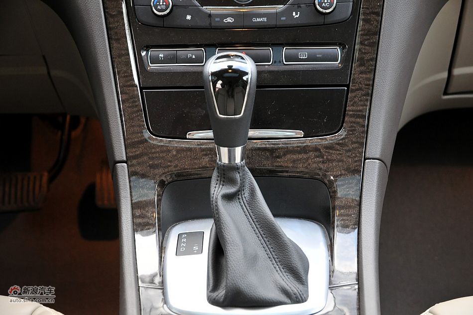 2011款蒙迪欧致胜内饰