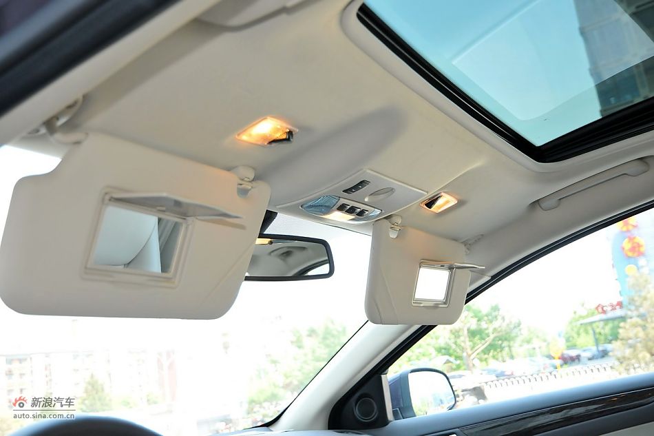 2011款蒙迪欧致胜内饰