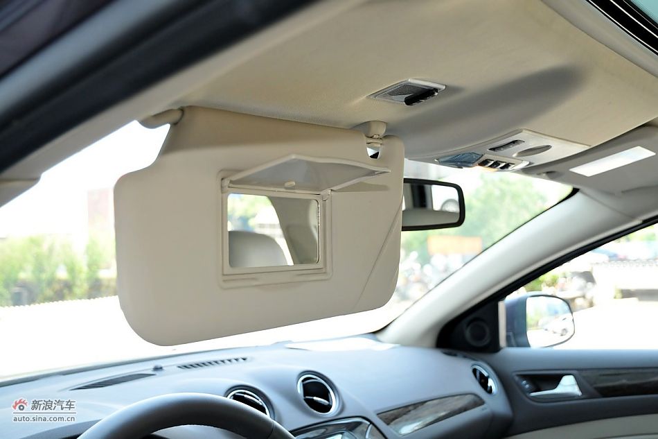 2011款蒙迪欧致胜内饰
